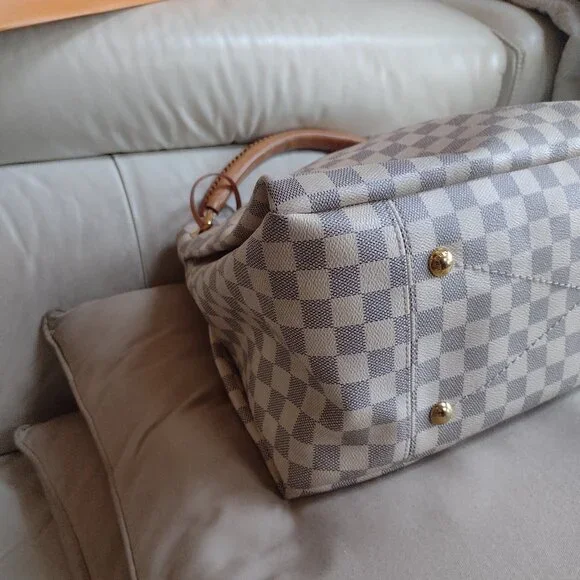 💯% authentic Louis Vuitton Artsy Azur - Picture 8 of 16